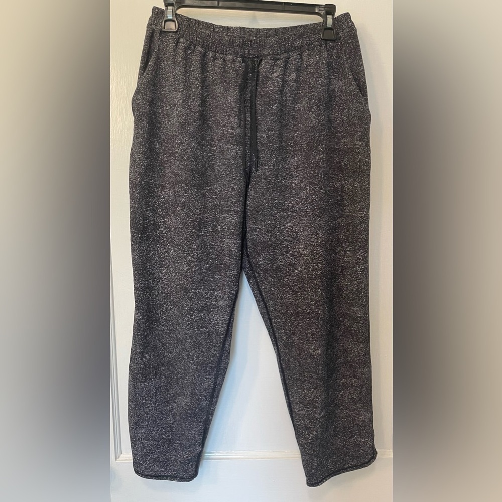Lululemon Keep It Classic Crop 23" White Noise Alpine White Black